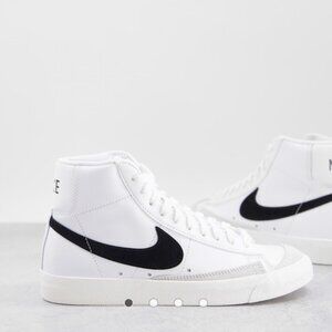 Nike  blazer mid   77  Svartvita sneakers Youth Size 5 Womens Size 7